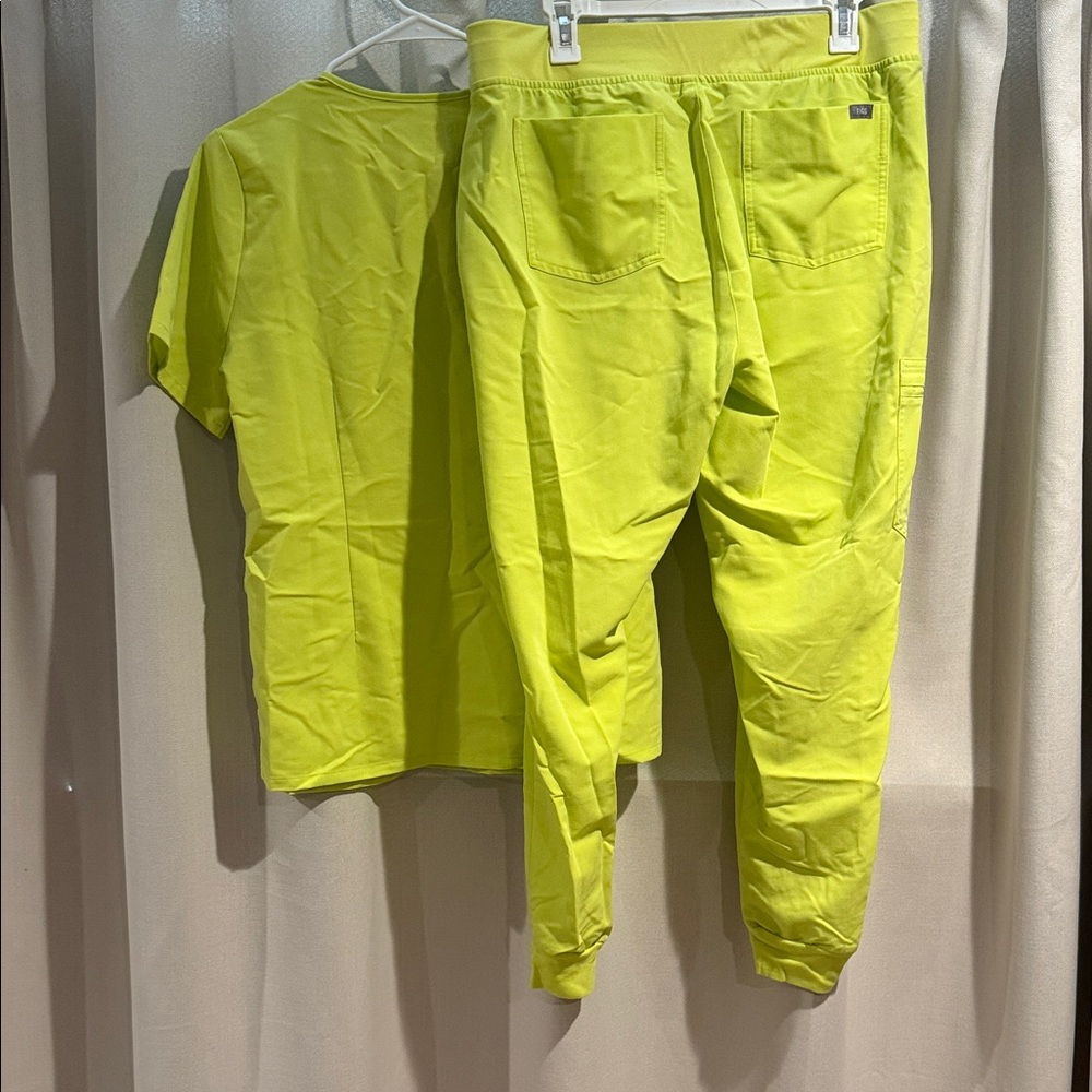 Neon Lime Figs Scrub Set - Picture 2 of 4